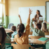 インターナショナルスクール vs 普通の学校：言語以外で異なる教育の本質