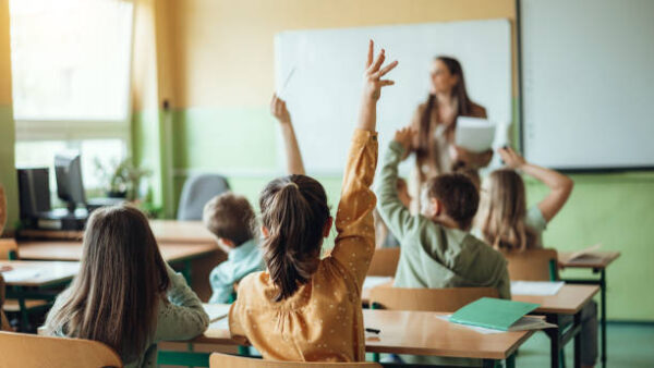 インターナショナルスクール vs 普通の学校：言語以外で異なる教育の本質