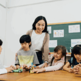 先生に聞いてみよう！学校での英語表現ガイド Let’s Learn Useful English Phrases for School Life!