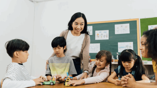 先生に聞いてみよう！学校での英語表現ガイド Let’s Learn Useful English Phrases for School Life!